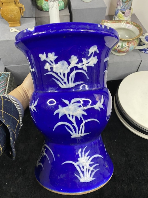古玩陶瓷霽藍(lán)釉堆白花卉紋渣斗拍賣,當(dāng)前價格6500元
