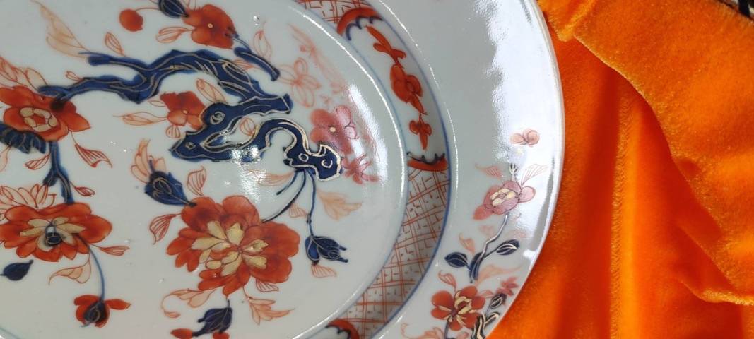 古玩陶瓷青花礬紅洞石花卉紋折沿盤拍賣，當(dāng)前價(jià)格3000元