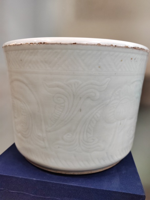 古玩陶瓷清乾隆豆青釉刻花紋香爐拍賣,當(dāng)前價(jià)格3800元