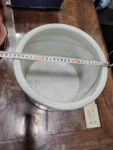 古玩陶瓷清乾隆豆青釉刻花紋香爐拍賣,當(dāng)前價(jià)格3800元