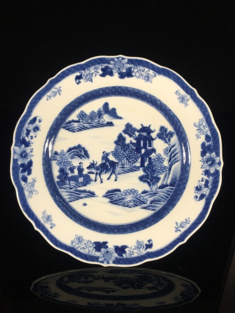 古玩陶瓷乾隆 青花開窗童子牧牛紋折沿花口盤拍賣,當前價格1999元