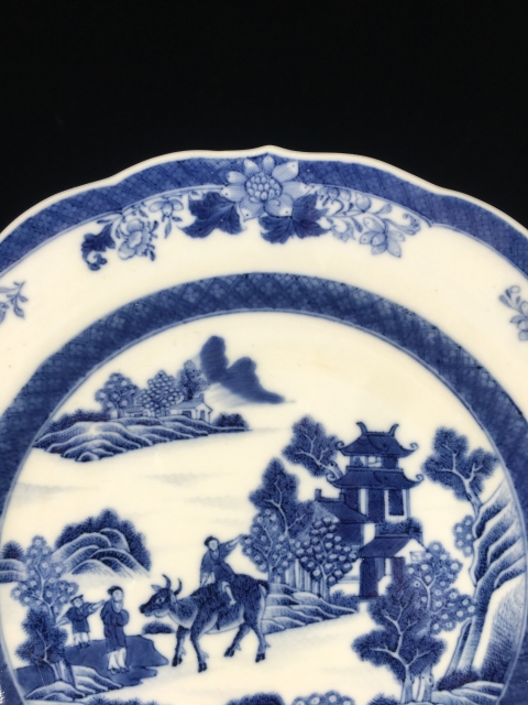 古玩陶瓷乾隆 青花開窗童子牧牛紋折沿花口盤拍賣,當前價格1999元