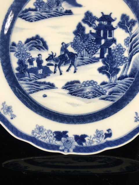 古玩陶瓷乾隆 青花開窗童子牧牛紋折沿花口盤拍賣,當前價格1999元