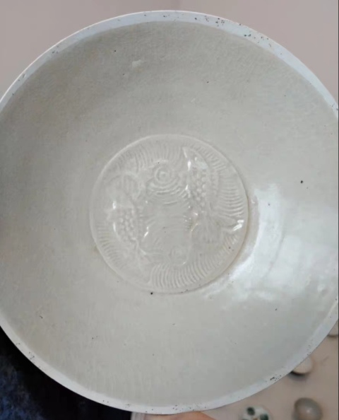 古玩陶瓷白釉暗刻雙魚紋大碗拍賣，當前價格3500元