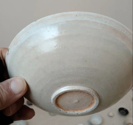 古玩陶瓷白釉暗刻雙魚紋大碗拍賣，當前價格3500元