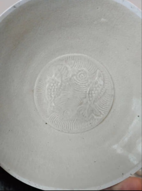 古玩陶瓷白釉暗刻雙魚紋大碗拍賣，當前價格3500元