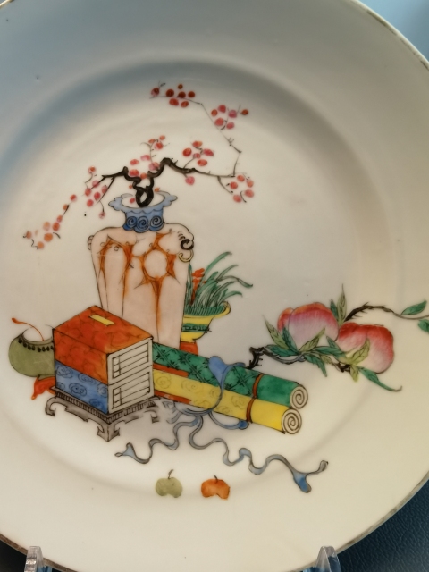 古玩陶瓷粉彩壽桃博古圖折沿盤拍賣，當(dāng)前價(jià)格1200元