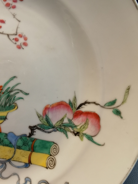 古玩陶瓷粉彩壽桃博古圖折沿盤拍賣，當(dāng)前價(jià)格1200元