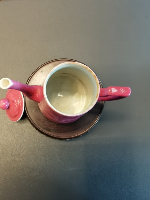 古玩陶瓷大清光緒年底官窯款胭脂紅軋道龍紋茶壺拍賣,當前價格1980元