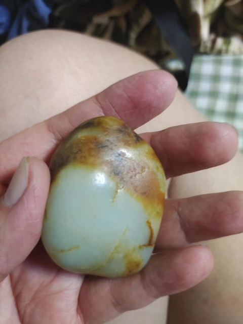古玩玉器正宗新疆和田籽料原石手把件拍賣,當前價格2800元