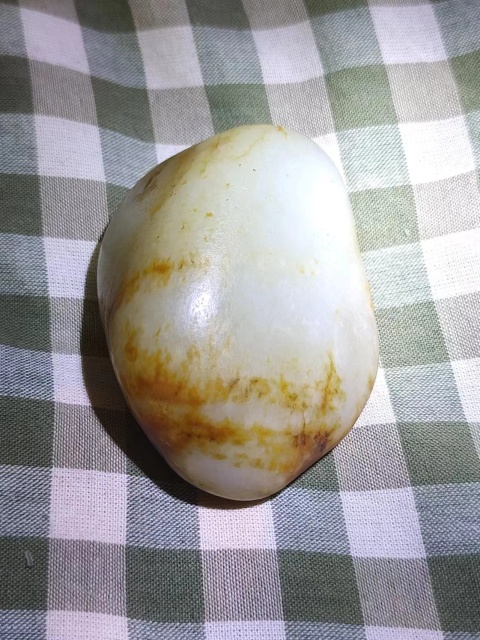 古玩玉器正宗新疆和田籽料原石手把件拍賣,當前價格2800元