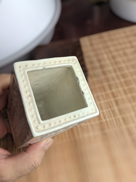 古玩陶瓷乾隆仿定窯百壽紋四方筆筒拍賣,當(dāng)前價(jià)格12000元