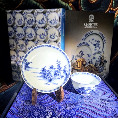 古玩陶瓷【來源佳士得故宮同款】清乾隆青花亭臺風景圖杯碟拍賣,當前價格6800元