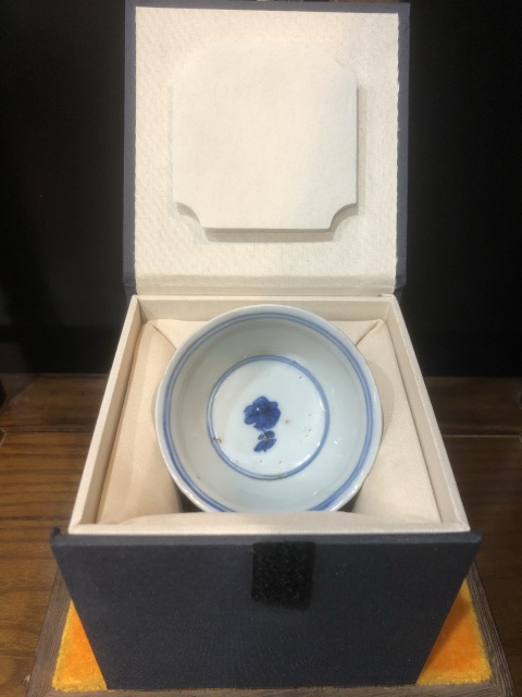 古玩陶瓷清-康熙-洞石花蝶紋-青花馬蹄杯拍賣,當前價格850元