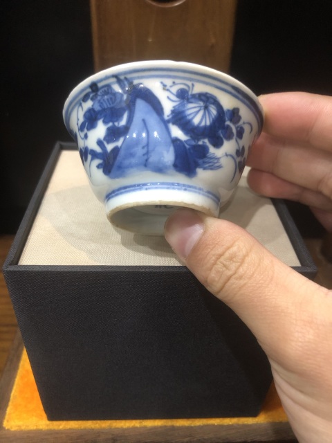 古玩陶瓷清-康熙-洞石花蝶紋-青花馬蹄杯拍賣,當前價格850元