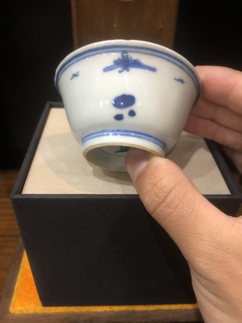 古玩陶瓷清-康熙-洞石花蝶紋-青花馬蹄杯拍賣,當前價格850元