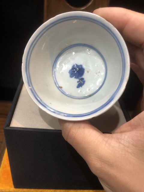 古玩陶瓷清-康熙-洞石花蝶紋-青花馬蹄杯拍賣,當前價格850元