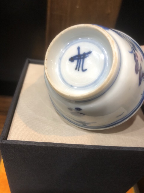 古玩陶瓷清-康熙-洞石花蝶紋-青花馬蹄杯拍賣,當前價格850元