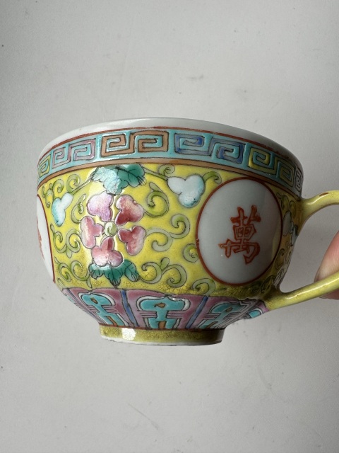 古玩陶瓷黃地粉彩萬壽無疆茶杯拍賣，當前價格580元