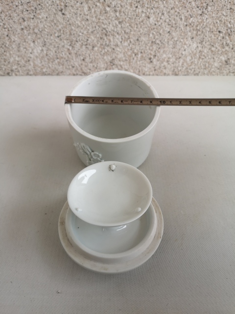 古玩陶瓷德化白瓷貼塑梅花油燈罩拍賣,當前價格480元