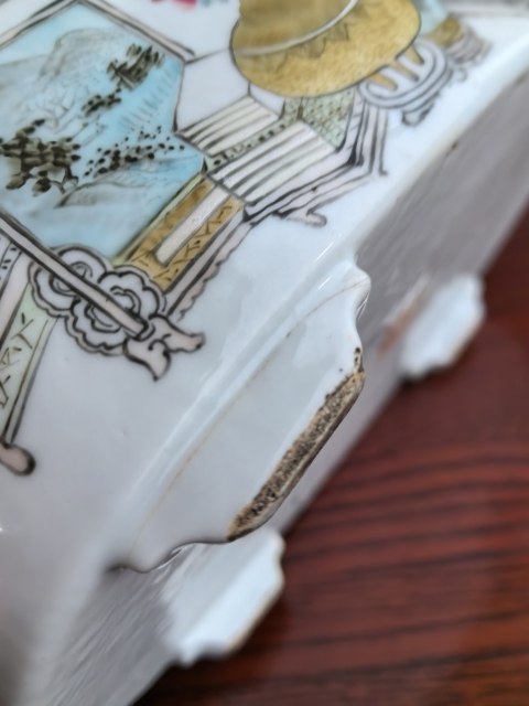 古玩陶瓷晚清光緒許品衡淺絳彩博古圖詩文橢圓形水仙盆拍賣,當(dāng)前價(jià)格15000元