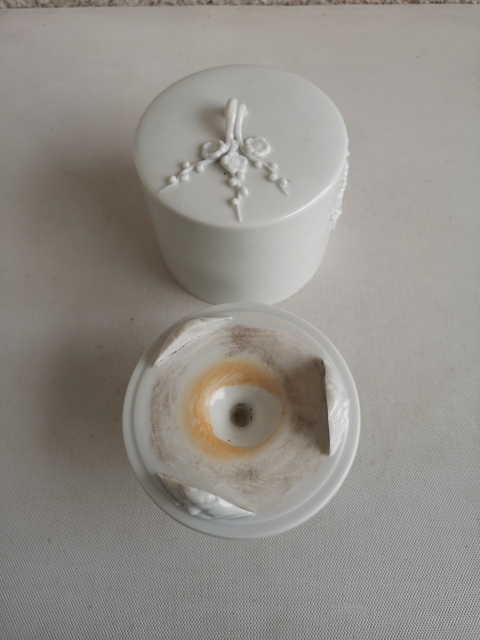 古玩陶瓷德化白瓷貼塑梅花油燈罩拍賣,當前價格480元