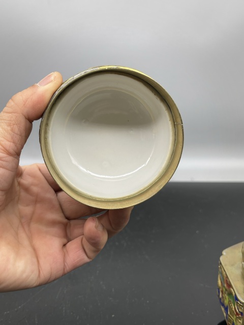 古玩陶瓷民國銅胎琺瑯彩“杏林春燕”茶葉罐拍賣，當前價格5659元