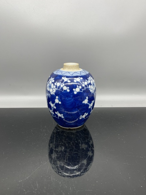 古玩陶瓷晚清青花留白冰梅紋茶葉罐拍賣，當前價格7219元