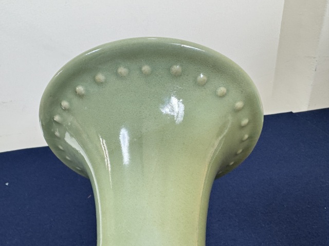 古玩陶瓷龍泉窯青釉花觚拍賣,當前價格28000元