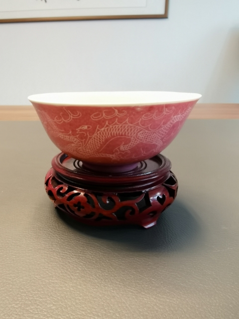 古玩陶瓷胭脂紅軋道五爪龍紋茶碗拍賣,當前價格850元