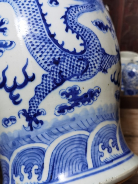古玩陶瓷青花趕珠龍紋獅耳將軍罐拍賣，當(dāng)前價格11000元