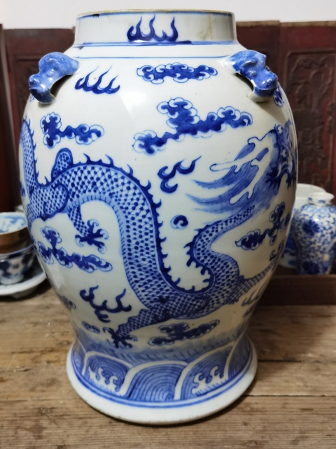 古玩陶瓷青花趕珠龍紋獅耳將軍罐拍賣，當(dāng)前價格11000元