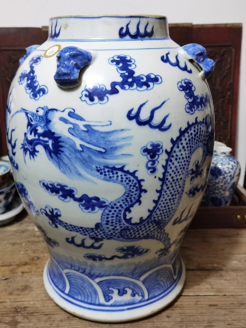 古玩陶瓷青花趕珠龍紋獅耳將軍罐拍賣，當(dāng)前價格11000元