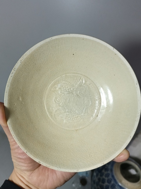古玩陶瓷白釉暗刻雙魚紋大碗拍賣，當前價格3500元
