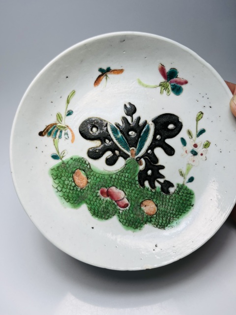 古玩陶瓷粉彩蝴蝶花卉紋盤拍賣,當前價格200元