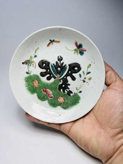古玩陶瓷粉彩蝴蝶花卉紋盤拍賣,當前價格200元