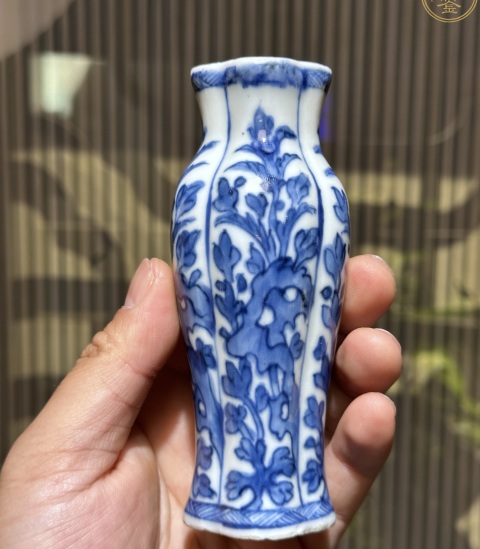 古玩陶瓷清康熙青花洞石花卉紋海棠口瓶拍賣,當前價格3900元