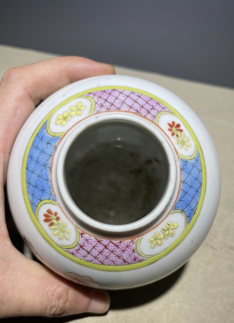 古玩陶瓷【精品細路民窯】粉彩攜琴訪友人物故事紋小罐拍賣,當前價格3000元