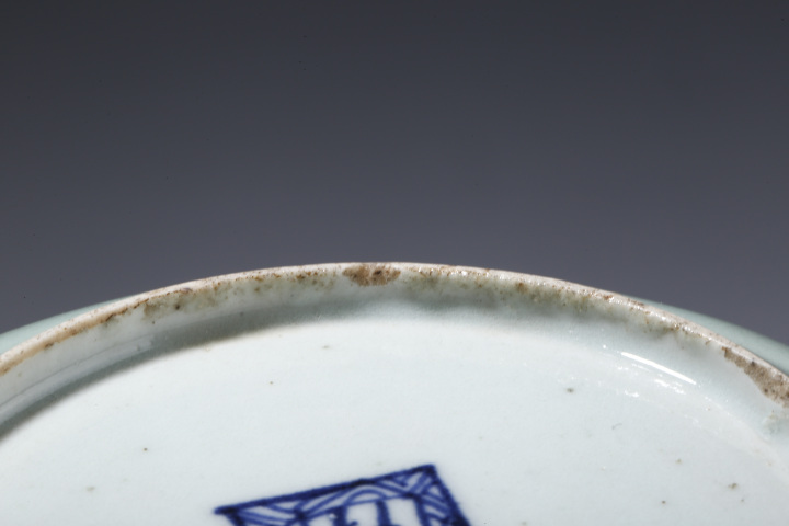 古玩陶瓷清中·豆青地青花花鳥紋盤
真品鑒賞圖