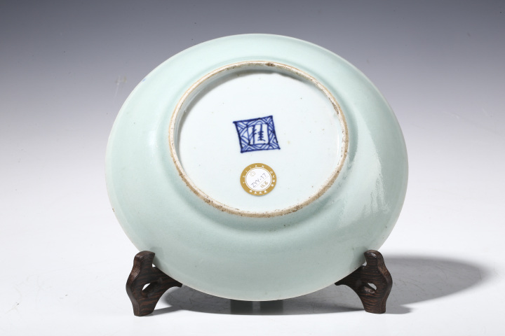 古玩陶瓷清中·豆青地青花花鳥紋盤
真品鑒賞圖