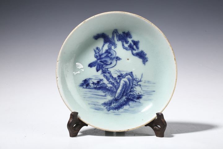 古玩陶瓷清中·豆青地青花花鳥紋盤
真品鑒賞圖
