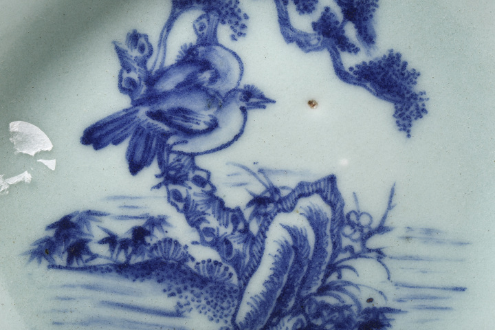 古玩陶瓷清中·豆青地青花花鳥紋盤
真品鑒賞圖