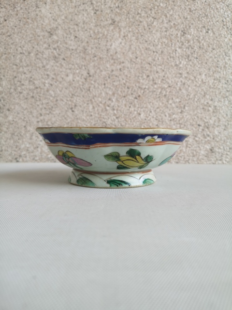 古玩陶瓷粉彩花卉紋花口供碗拍賣，當前價格850元