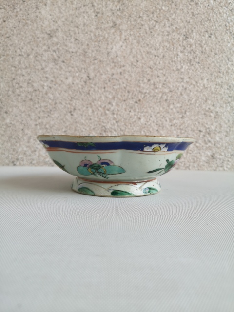 古玩陶瓷粉彩花卉紋花口供碗拍賣，當前價格850元