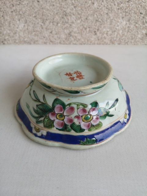 古玩陶瓷粉彩花卉紋花口供碗拍賣，當前價格850元