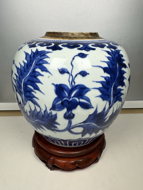 古玩陶瓷康熙·花卉紋青花罐拍賣，當前價格11000元