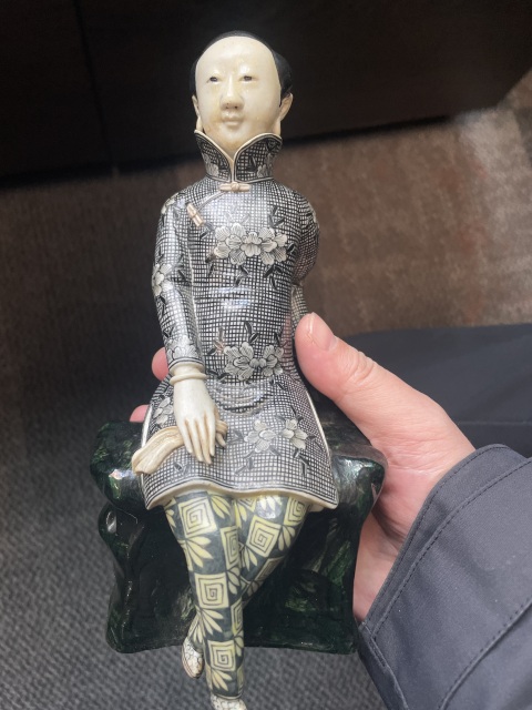 古玩陶瓷民國(guó)素三彩造像拍賣，當(dāng)前價(jià)格15000元