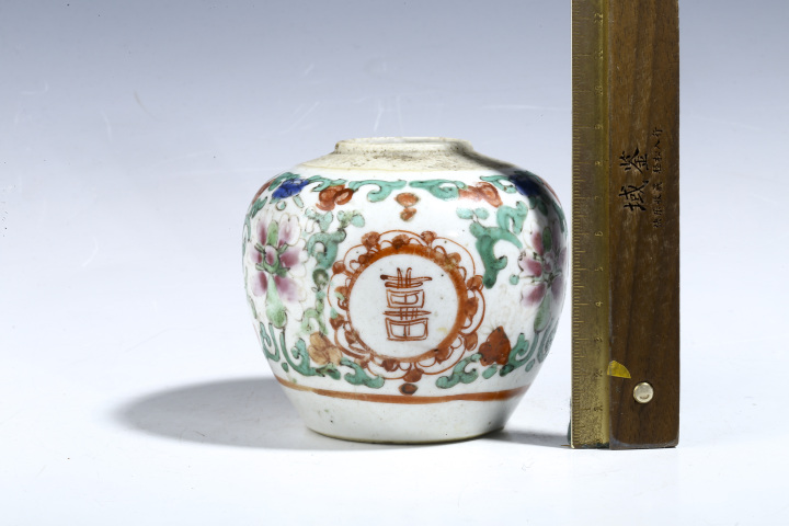 古玩陶瓷清晚·粉彩纏枝喜字紋小罐
真品鑒賞圖