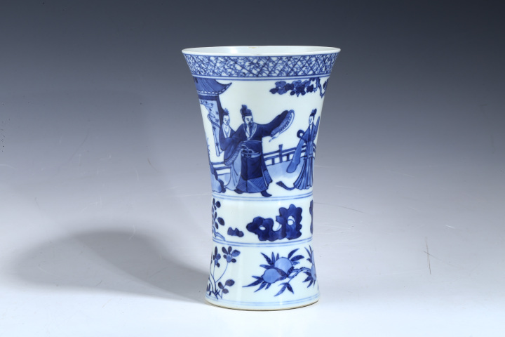 古玩陶瓷晚清民國·青花人物花卉紋花觚
真品鑒賞圖