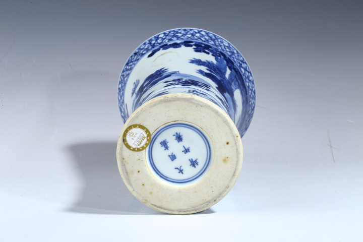 古玩陶瓷晚清民國·青花人物花卉紋花觚
真品鑒賞圖